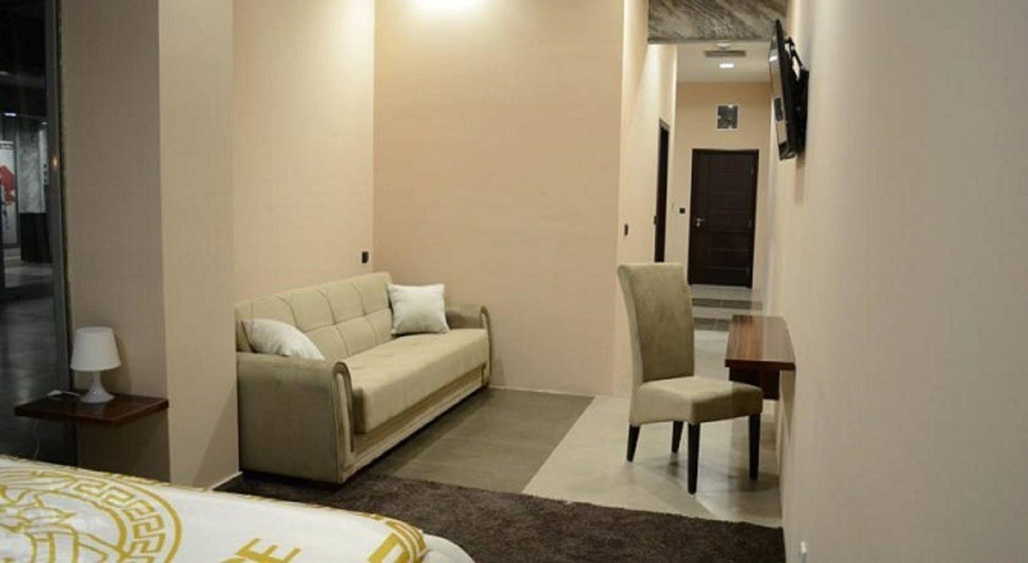 Hotel Metropolitan By Belgrade Arena Екстериор снимка